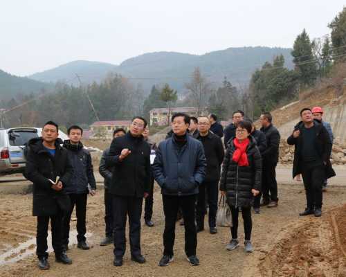 吴晓勇深入万源市太平镇快活坪村调研脱贫攻坚引领区工作