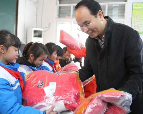 工行特殊党费助力万源市茶垭贫困学生温暖过冬